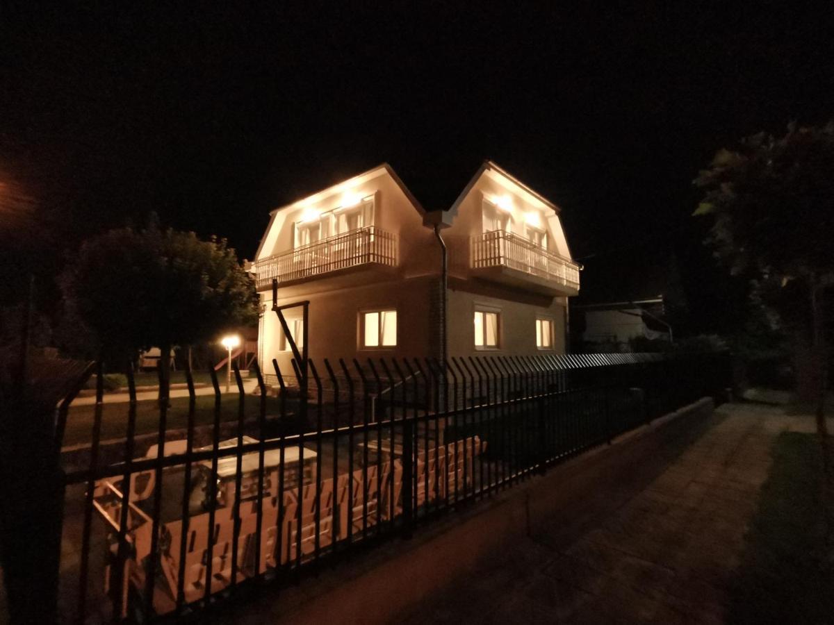Family Garden Apartmanház Siofok Dış mekan fotoğraf